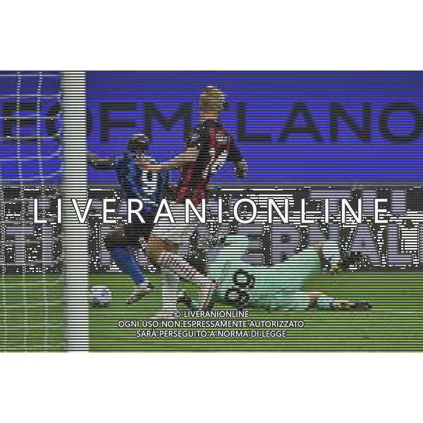 il contatto tra Gianluigi Donnarumma (Milan) e Romelu Lukaku (Inter) giudicato da rigore dall\'arbitro ma poi annullato dal VAR Inter vs Milan Campionato Serie A TIM - 4¬∞ giornata Milano 17-10-2020 Stadio Giuseppe Meazza - San Siro foto Roberto Garavaglia - agenzia Aldo Liverani sas / AGENZIA ALDO LIVERANI SAS
