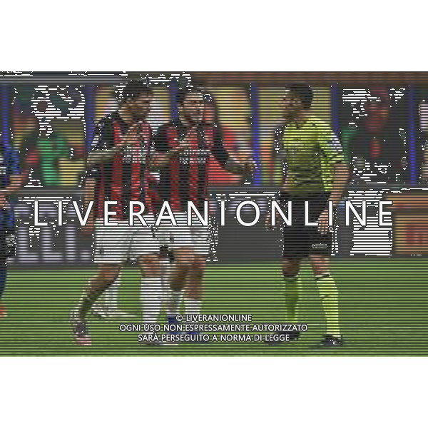 giocatori del Milan protestano con l\'arbitro Mariani - alessio romagnoli e davide calabria Inter vs Milan Campionato Serie A TIM - 4¬∞ giornata Milano 17-10-2020 Stadio Giuseppe Meazza - San Siro foto Roberto Garavaglia - agenzia Aldo Liverani sas / AGENZIA ALDO LIVERANI SAS