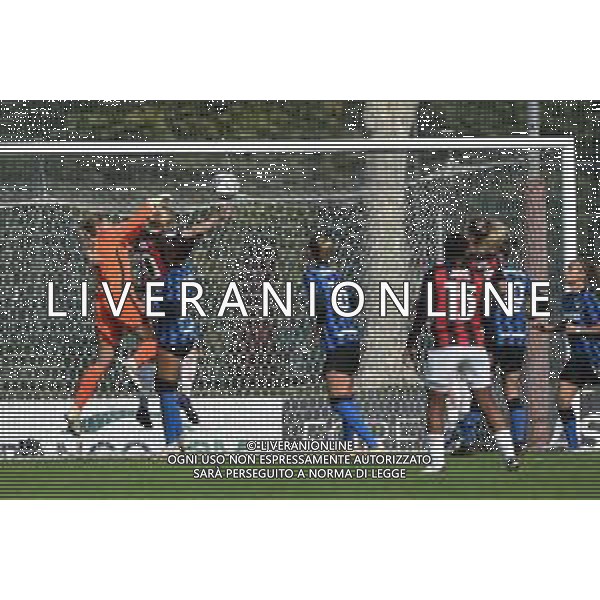 Natasha Dowie (Milan) anticipa Roberta Aprile (Inter) e segna il gol del 2 a 1 Milan Milan Women vs Inter Milano Women Campionato Serie A Femminile - 6° giornata Milano 18-10-2020 centro sportivo Peppino Vismara foto Roberto Garavaglia - agenzia Aldo Liverani sas/ AGENZIA ALDO LIVERANI SAS
