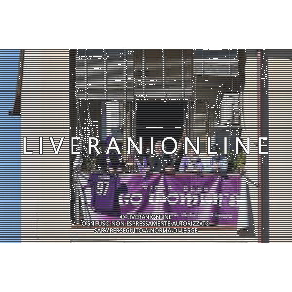 CF Fiorentina femminile vs Hellas Verona Women - Italian Soccer Serie A Women Championship 2020/2021, 18 October 2020 Florence, Italy Photo showing: Fiorentina fans at the window of a building @LM/Lisa Guglielmi AG ALDO LIVERANI SAS