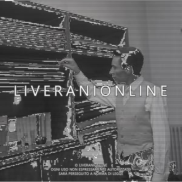 RETROSPETTIVA GIOVANNI GRUPPONE COMMISSARIO DI POLIZIA DI STATO NELLA FOTO GIOVANNI GRUPPONE COMMISSARIO DI POLIZIA DI STATO DAL SARTO NELL\'ANNO 1965 AG ALDO LIVERANI SAS