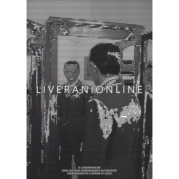 RETROSPETTIVA GIOVANNI GRUPPONE COMMISSARIO DI POLIZIA DI STATO NELLA FOTO GIOVANNI GRUPPONE COMMISSARIO DI POLIZIA DI STATO DAL SARTO NELL\'ANNO 1965 AG ALDO LIVERANI SAS