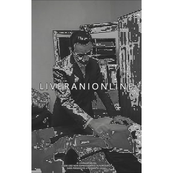 RETROSPETTIVA GIOVANNI GRUPPONE COMMISSARIO DI POLIZIA DI STATO NELLA FOTO GIOVANNI GRUPPONE COMMISSARIO DI POLIZIA DI STATO DAL SARTO NELL\'ANNO 1965 AG ALDO LIVERANI SAS