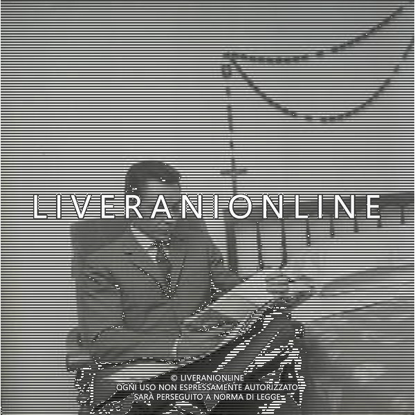 RETROSPETTIVA GIOVANNI GRUPPONE COMMISSARIO DI POLIZIA DI STATO NELLA FOTO GIOVANNI GRUPPONE COMMISSARIO DI POLIZIA DI STATO CON IL FIGLIO NELL\'ANNO 1965 AG ALDO LIVERANI SAS
