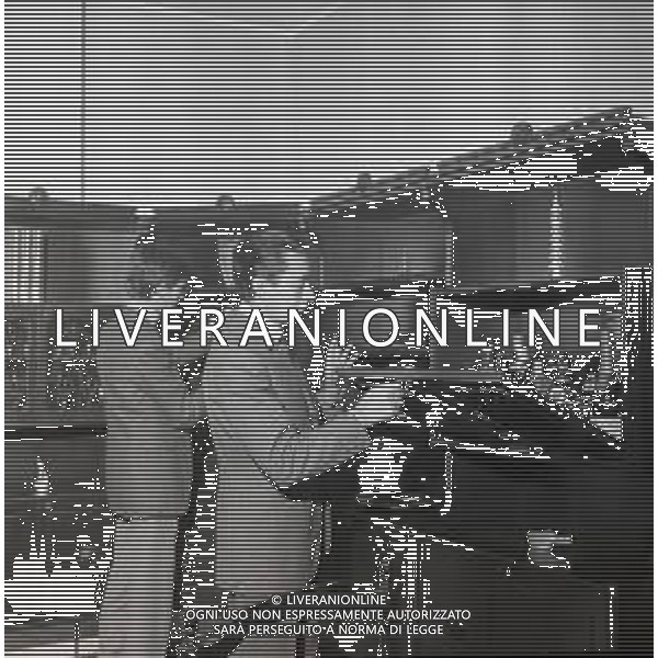 RETROSPETTIVA GIOVANNI GRUPPONE COMMISSARIO DI POLIZIA DI STATO NELLA FOTO GIOVANNI GRUPPONE COMMISSARIO DI POLIZIA DI STATO CON IL FIGLIO NELL\'ANNO 1965 AG ALDO LIVERANI SAS