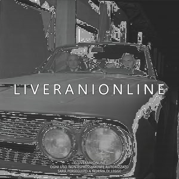RETROSPETTIVA GIOVANNI GRUPPONE COMMISSARIO DI POLIZIA DI STATO NELLA FOTO GIOVANNI GRUPPONE COMMISSARIO DI POLIZIA DI STATO CON MARIO NARDONA COMMISSARIO DI POLIZIA DI STATO A MILANO NELL\'ANNO 1965 AG ALDO LIVERANI SAS