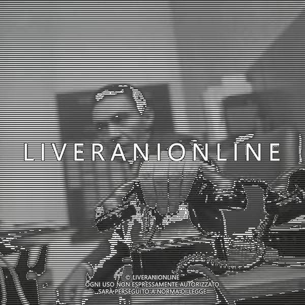 RETROSPETTIVA GIOVANNI GRUPPONE COMMISSARIO DI POLIZIA DI STATO NELLA FOTO GIOVANNI GRUPPONE COMMISSARIO DI POLIZIA DI STATO NEL SUO UFFICIO A MILANO NELL\'ANNO 1965 AG ALDO LIVERANI SAS