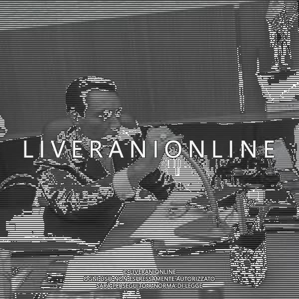 RETROSPETTIVA GIOVANNI GRUPPONE COMMISSARIO DI POLIZIA DI STATO NELLA FOTO GIOVANNI GRUPPONE COMMISSARIO DI POLIZIA DI STATO NEL SUO UFFICIO A MILANO NELL\'ANNO 1965 AG ALDO LIVERANI SAS
