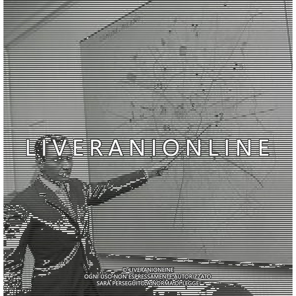 RETROSPETTIVA GIOVANNI GRUPPONE COMMISSARIO DI POLIZIA DI STATO NELLA FOTO GIOVANNI GRUPPONE COMMISSARIO DI POLIZIA DI STATO NEL SUO UFFICIO A MILANO NELL\'ANNO 1965 AG ALDO LIVERANI SAS