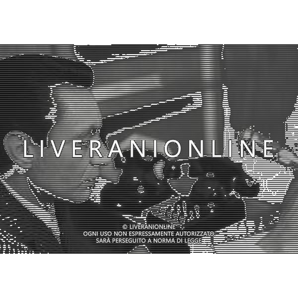 RETROSPETTIVA GIOVANNI GRUPPONE COMMISSARIO DI POLIZIA DI STATO NELLA FOTO GIOVANNI GRUPPONE COMMISSARIO DI POLIZIA DI STATO NEL SUO UFFICIO A MILANO NELL\'ANNO 1965 AG ALDO LIVERANI SAS