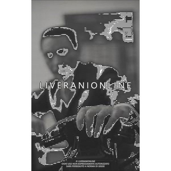 RETROSPETTIVA GIOVANNI GRUPPONE COMMISSARIO DI POLIZIA DI STATO NELLA FOTO GIOVANNI GRUPPONE COMMISSARIO DI POLIZIA DI STATO NEL SUO UFFICIO A MILANO NELL\'ANNO 1965 AG ALDO LIVERANI SAS