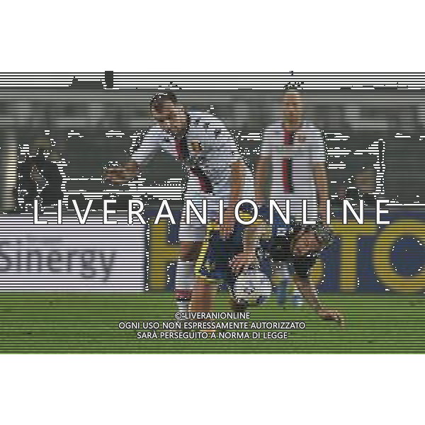 Hellas Verona vs Genoa - italian soccer Serie A match 2020/2021, 19 October 2020 Verona, Italy Photo showing: Goran Pandev (Genoa) and Federico Ceccherini (Verona) @LM/Alessio Tarpini/ AGENZIA ALDO LIVERANI SAS