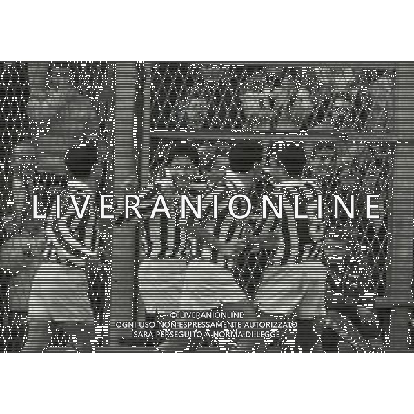 18-02-1990 BERGAMO CAMPIONATO DI CALCIO SERIE A ATALANTA JUVENTUS 1-2 NELLA FOTO ABBRACCI GIOCATORI JUVENTUS DOPO IL GOAL AG ALDO LIVERANI SAS