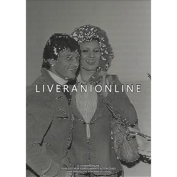 RETROSPETTIVA TONY RENIS CANTANTE NELLA FOTO TONY RENIS CON IVA ZANICCHI AG ALDO LIVERANI SAS   