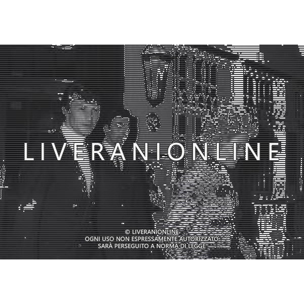 RETROSPETTIVA TONY RENIS CANTANTE NELLA FOTO TONY RENIS A SAINT MORITZ CON UN AMICA AMERICANA NELL\'ANNO 1970 AG ALDO LIVERANI SAS