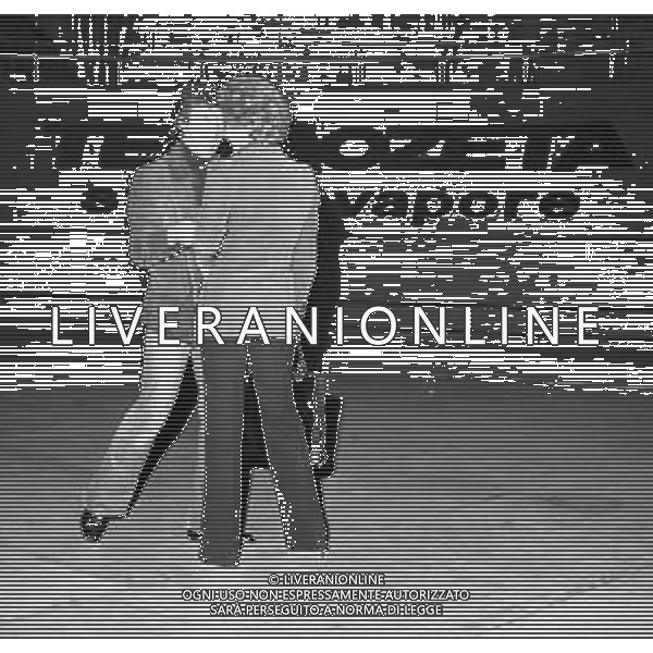RETROSPETTIVA TONY RENIS CANTANTE NELLA FOTO TONY RENIS A MILANO NELL\'ANNO 1974 AG ALDO LIVERANI SAS 
