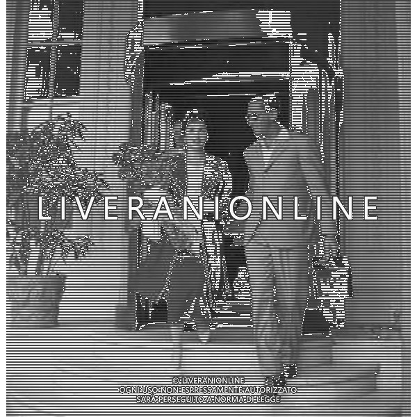GINA LOLLOBRIGIDA ATTRICE ITALIANA - RETROSPETTIVA NELLA FOTO A NAPOLI NEL 1957 CON IL MARITO MILKO SKOFIC ©ARCHIVIO GIOVANNI LIVERANI / AG. ALDO LIVERANI SAS