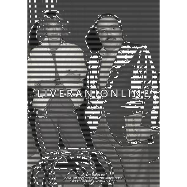 RETROSPETTIVA DALILA DI LAZZARO ATTRICE NELLA FOTO DALILA DI LAZZARO CON MAURIZIO COSTANZO E TINA ANSELMI NELL\'ANNO 1980 IN RAI A ROMA AG ALDO LIVERANI SAS 