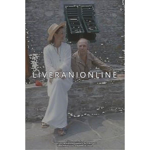 RETROSPETTIVA CARLA FRACCI BALLERINA NELLA FOTO CARLA FRACCI CON IL MARITO BEPPE MENEGATTI E IL FIGLIO FRANCESCO NELL\'ANNO 1980 AG ALDO LIVERANI SAS