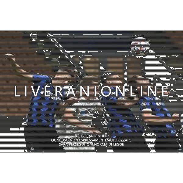 mischia in area Inter - ivan perisic, aleksandar kolarov e Stefan de Vrij Inter vs Borussia Monchengladbach UEFA Champions League fase a gironi 1¬∞ giornata - gruppo B Milano 21-10-2020 stadio Giuseppe Meazza - San Siro foto Roberto Garavaglia - agenzia Aldo Liverani sas / AGENZIA ALDO LIVERANI SAS
