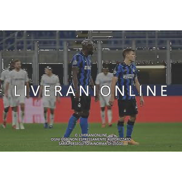 delusione Inter dopo il gol del 2 a 1 Borussia M. - lautaro martinez e nicolo\' barella Inter vs Borussia Monchengladbach UEFA Champions League fase a gironi 1¬∞ giornata - gruppo B Milano 21-10-2020 stadio Giuseppe Meazza - San Siro foto Roberto Garavaglia - agenzia Aldo Liverani sas / AGENZIA ALDO LIVERANI SAS