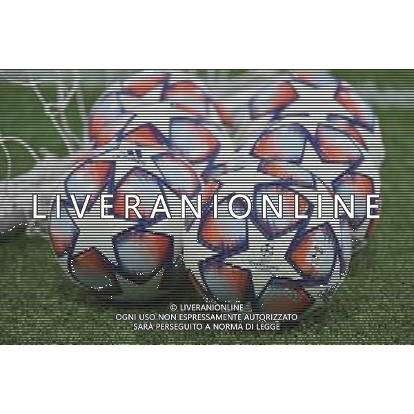 il pallone per le gare di UEFA Champions League Inter vs Borussia Monchengladbach UEFA Champions League fase a gironi 1¬∞ giornata - gruppo B Milano 21-10-2020 stadio Giuseppe Meazza - San Siro foto Roberto Garavaglia - agenzia Aldo Liverani sas / AGENZIA ALDO LIVERANI SAS