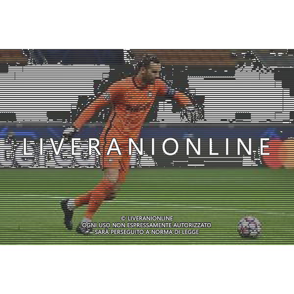 Samir Handanovic (Inter) Inter vs Borussia Monchengladbach UEFA Champions League fase a gironi 1¬∞ giornata - gruppo B Milano 21-10-2020 stadio Giuseppe Meazza - San Siro foto Roberto Garavaglia - agenzia Aldo Liverani sas / AGENZIA ALDO LIVERANI SAS