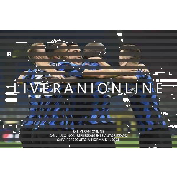 esultanza Inter dopo il gol di Romelu Lukaku (Inter) dell‚Äô1 a 1 Inter vs Borussia Monchengladbach UEFA Champions League fase a gironi 1¬∞ giornata - gruppo B Milano 21-10-2020 stadio Giuseppe Meazza - San Siro foto Roberto Garavaglia - agenzia Aldo Liverani sas / AGENZIA ALDO LIVERANI SAS