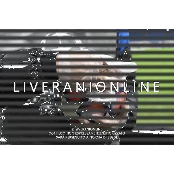 sanificazione del pallone per le gare di UEFA Champions League Inter vs Borussia Monchengladbach UEFA Champions League fase a gironi 1° giornata - gruppo B Milano 21-10-2020 stadio Giuseppe Meazza - San Siro foto Roberto Garavaglia - agenzia Aldo Liverani sas / AGENZIA ALDO LIVERANI SAS