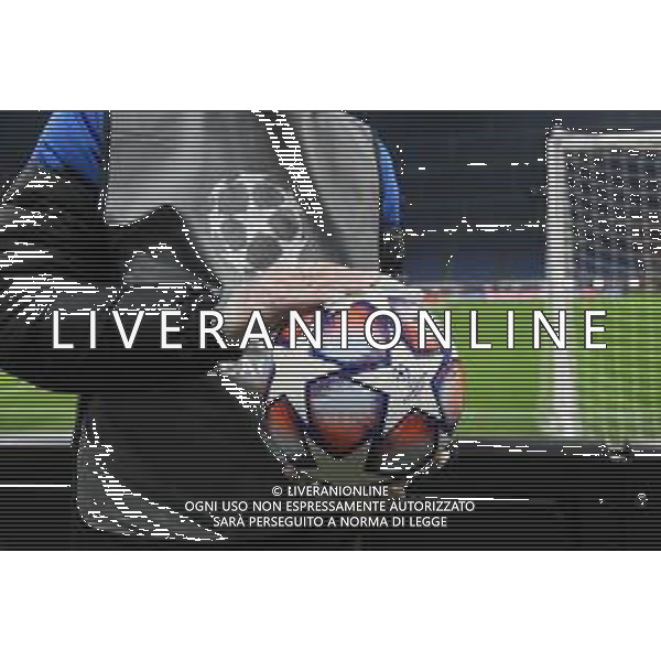 sanificazione del pallone per le gare di UEFA Champions League Inter vs Borussia Monchengladbach UEFA Champions League fase a gironi 1¬∞ giornata - gruppo B Milano 21-10-2020 stadio Giuseppe Meazza - San Siro foto Roberto Garavaglia - agenzia Aldo Liverani sas / AGENZIA ALDO LIVERANI SAS