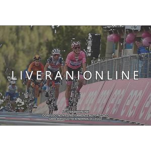 22-10-2020 Giro D\'italia; Tappa 18 Pinzolo - Laghi Di Cancano; 2020, Deceuninck - Quick Step; 2020, Trek - Segafredo; Almeida, Joao; Nibali, Vincenzo; Laghi Di Cancano; ©SIROTTI / AGENZIA ALDO LIVERANI SAS