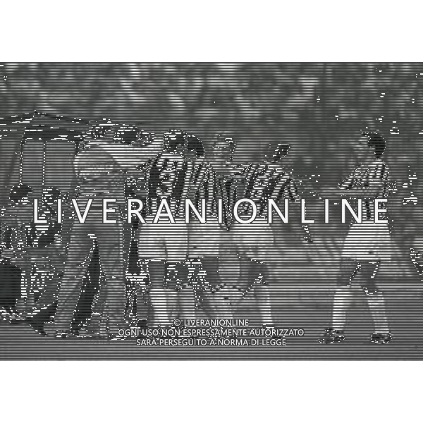 13-10-1985 TORINO CAMPIONATO DI CALCIO SERIE A TORINO-JUVENTUS 1-2 NELLA FOTO ABBRACCI GIOCATORI JUVENTUS DOPO IL GOAL AG ALDO LIVERANI SAS
