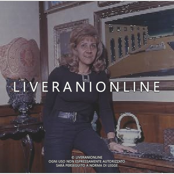 MARIA BARBIERI MOGLIE DI GINO BRAMIERI NELLA SUA CASA A MILANO AG ALDO LIVERANI SAS