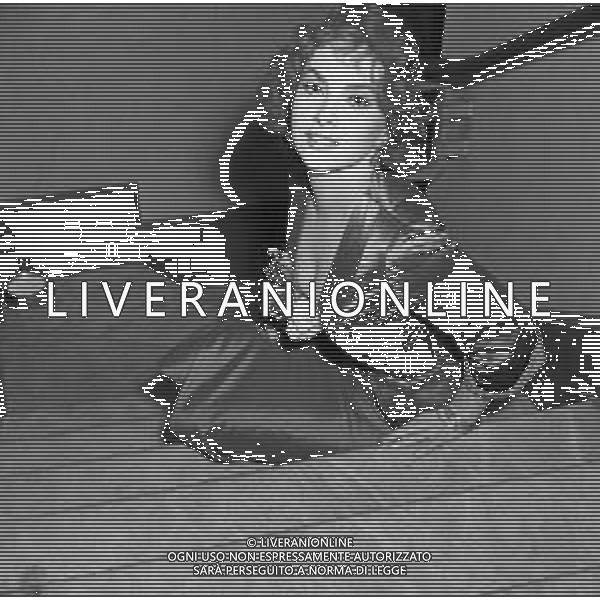 GINA LOLLOBRIGIDA ATTRICE ITALIANA - RETROSPETTIVA NELLA FOTO A ROMA NEL 1954 SUL SET DURANTE UNA PAUSA DELLE RIPRESE DEL FILM \' LA ROMANA\' ©ARCHIVIO GIOVANNI LIVERANI / AG. ALDO LIVERANI SAS