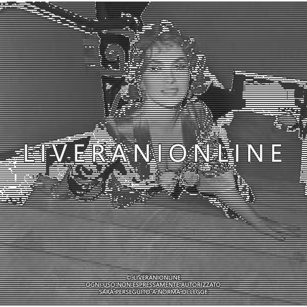 GINA LOLLOBRIGIDA ATTRICE ITALIANA - RETROSPETTIVA NELLA FOTO A ROMA NEL 1954 SUL SET DURANTE UNA PAUSA DELLE RIPRESE DEL FILM \' LA ROMANA\' ©ARCHIVIO GIOVANNI LIVERANI / AG. ALDO LIVERANI SAS