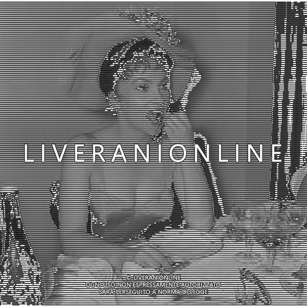 GINA LOLLOBRIGIDA ATTRICE ITALIANA - RETROSPETTIVA NELLA FOTO A ROMA NEL 1954 SUL SET DURANTE UNA PAUSA DELLE RIPRESE DEL FILM \' LA ROMANA\' ©ARCHIVIO GIOVANNI LIVERANI / AG. ALDO LIVERANI SAS