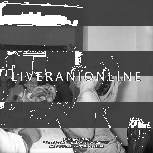 GINA LOLLOBRIGIDA ATTRICE ITALIANA - RETROSPETTIVA NELLA FOTO A ROMA NEL 1954 SUL SET DURANTE UNA PAUSA DELLE RIPRESE DEL FILM \' LA ROMANA\' ©ARCHIVIO GIOVANNI LIVERANI / AG. ALDO LIVERANI SAS