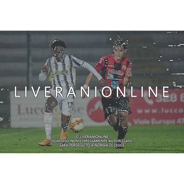 Lucchese vs Juventus U23 - Campionato di Calcio Serie C - Lega Pro 2020/2021, 25 ottobre 2020 Lucca, Italia Nella foto: Felix Andrade Sanches Correia (Juventus U23) e Diego Bartolomei (Lucchese) @LM/Fabio Fagiolini AG ALDO LIVERANI SAS