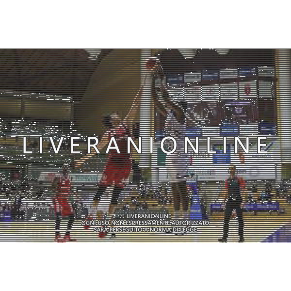 Basket Allianz Pallacanestro Trieste vs Happy Casa Brindisi - Campionato di Basket Serie A 2020/2021, 25 ottobre 2020 Trieste, Italia Nella foto: James Bell (Happy Casa Brindisi) al tiro da fuori area contrastato da Davide Alviti (Allianz Pallacanestro Trieste) @LM/Luca Tedeschi AG ALDO LIVERANI SAS