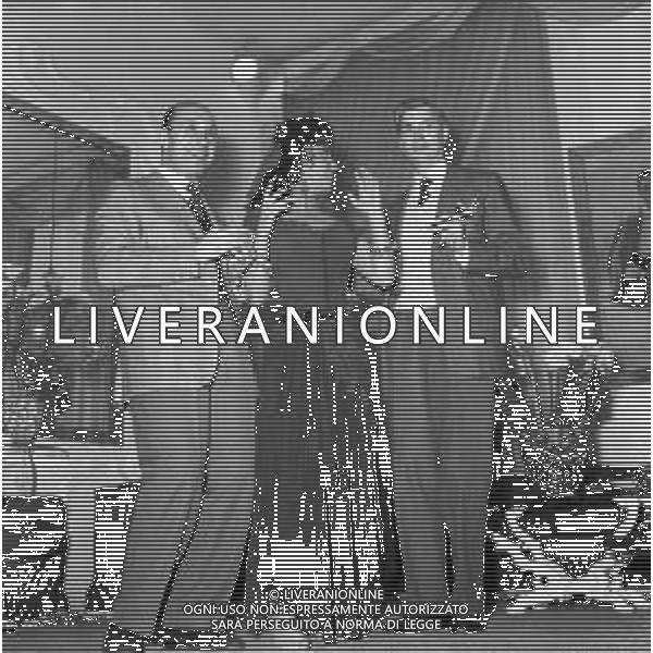 GINA LOLLOBRIGIDA ATTRICE ITALIANA - RETROSPETTIVA NELLA FOTO A ROMA NEL 1956 DURANTE LA PROVA ABITI PER IL FILM \'NOTRE DAME DE PARIS\' PRESSO LO STUDIO DEL SARTO STILISTA EMILIO SCHUBERTH ©ARCHIVIO GIOVANNI LIVERANI / AG. ALDO LIVERANI SAS