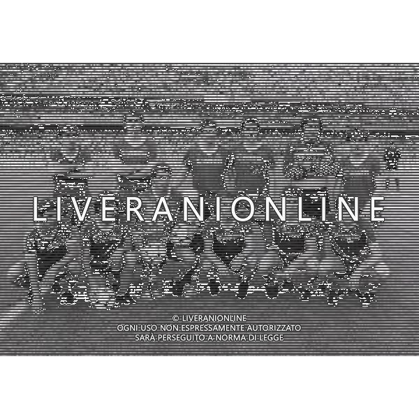 21-06-1984 VERONA ANDATA DI FINALE COPPA ITALIA VERONA ROMA 1-1 NELLA FOTO FORMAZIONE VERONA CALCIO DA SIN IN PIEDI GIUSEPPE GALDERISI-SILVANO FONTOLAN-DOMENICO VOLPATI -MASSIMO STORGATO-CLAUDIO GARELLA -MAURIZIO IORIO SED DA SIN LUCIANO MARANGON-LUCIANO BRUNI-JOE JORDAN CON I FIGLI -MAURO FERRONI-ROBERTO TRICELLA E ANTONIO DI GENNARO AG ALDO LIVERANI SAS