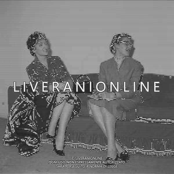 GINA LOLLOBRIGIDA ATTRICE ITALIANA - RETROSPETTIVA NELLA FOTO A ROMA PRESSO LO STUDIO DEL SARTO STILISTA EMILIO SCHUBERTH ©ARCHIVIO GIOVANNI LIVERANI / AG. ALDO LIVERANI SAS