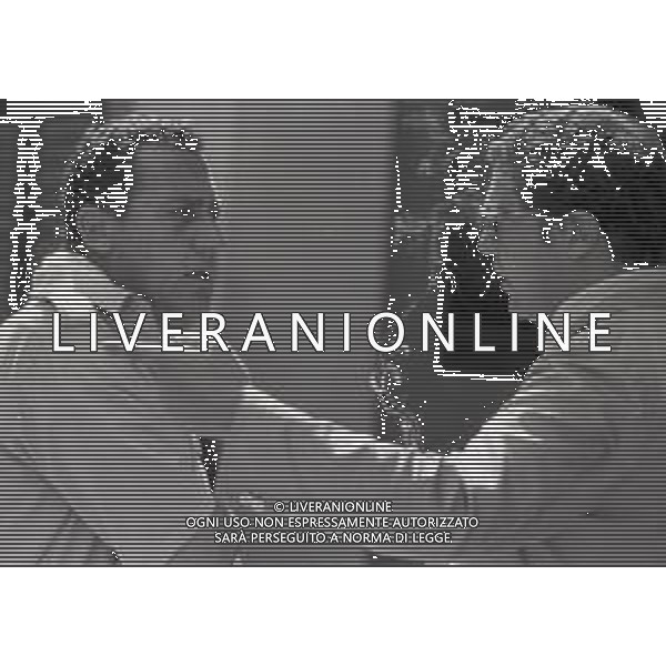 RETROSPETTIVA ALBERTO SORDI ATTORE NELLA FOTO ALBERTO SORDI CON IL REGISTA ETTORE SCOLA NEL FILM “ Riusciranno i nostri eroi a ritrovare l\'amico misteriosamente scomparso in Africa?“ NELL\'ANNO 1968 AG ALDO LIVERANI SAS
