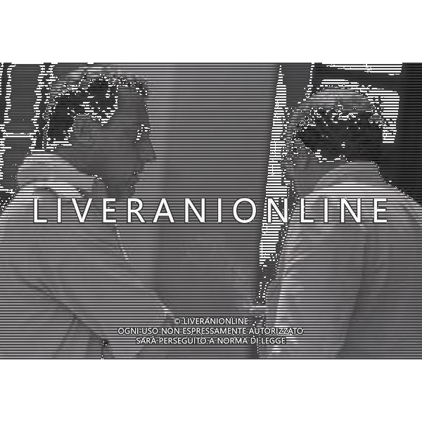 RETROSPETTIVA ALBERTO SORDI ATTORE NELLA FOTO ALBERTO SORDI CON IL REGISTA ETTORE SCOLA NEL FILM “ Riusciranno i nostri eroi a ritrovare l\'amico misteriosamente scomparso in Africa?“ NELL\'ANNO 1968 AG ALDO LIVERANI SAS
