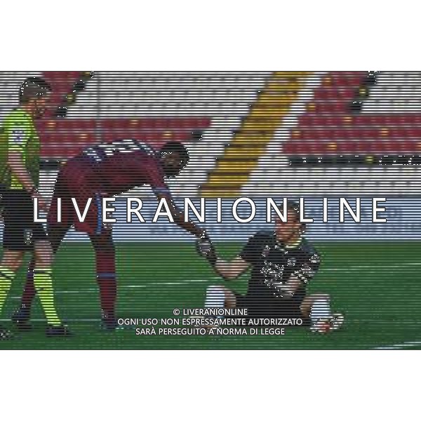 Cittadella vs Spezia - Coppa Italia 2020/2021, 28 ottobre 2020 Cittadella (Pd), Italia Nella foto: Roberto Ogunseye (Cittadella) si scusa con Titas KRAPIKAS (Spezia Calcio) @LM/Alessio Marini/ AGENZIA ALDO LIVERANI SAS