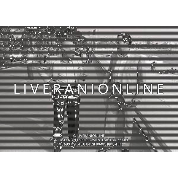RETROSPETTIVA ALBERTO SORDI ATTORE NELLA FOTO ALBERTO SORDI CON LUIGI COMENCINI A CANNES NELL\'ANNO 1979 AG ALDO LIVERANI SAS   