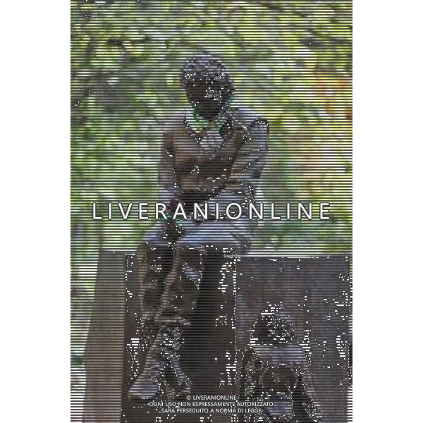 Circuit atmosphere - Ayrton Senna statue. 29.10.2020. Formula 1 World Championship, Rd 13, Emilia Romagna Grand Prix, Imola, Italy, Preparation Day. - www.xpbimages.com, EMail: requests@xpbimages.com © Copyright: Moy / XPB Images / AGENZIA ALDO LIVERANI SAS - ITALY ONLY EDITORIAL USE ONLY