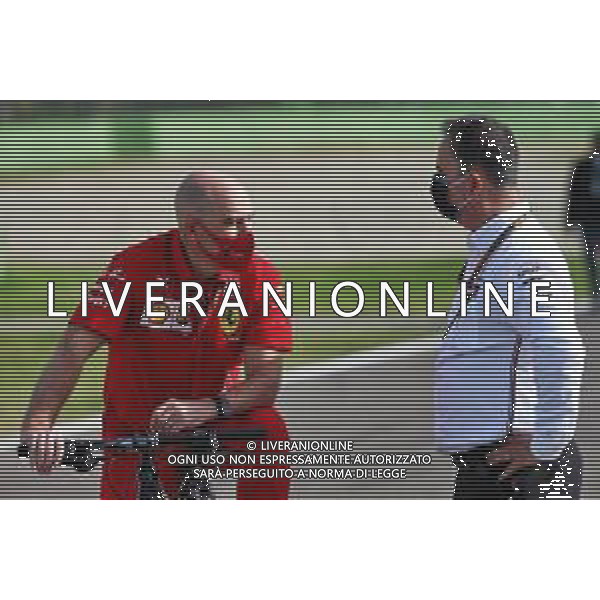 (L to R): Jock Clear (GBR) Ferrari Engineering Director with Ron Meadows (GBR) Mercedes GP Team Manager. 30.10.2020. Formula 1 World Championship, Rd 13, Emilia Romagna Grand Prix, Imola, Italy, Practice Day. - www.xpbimages.com, EMail: requests@xpbimages.com © Copyright: Batchelor / XPB Images /AGENZIA ALDO LIVERANI SAS - ITALY ONLY EDITORIAL USE ONLY