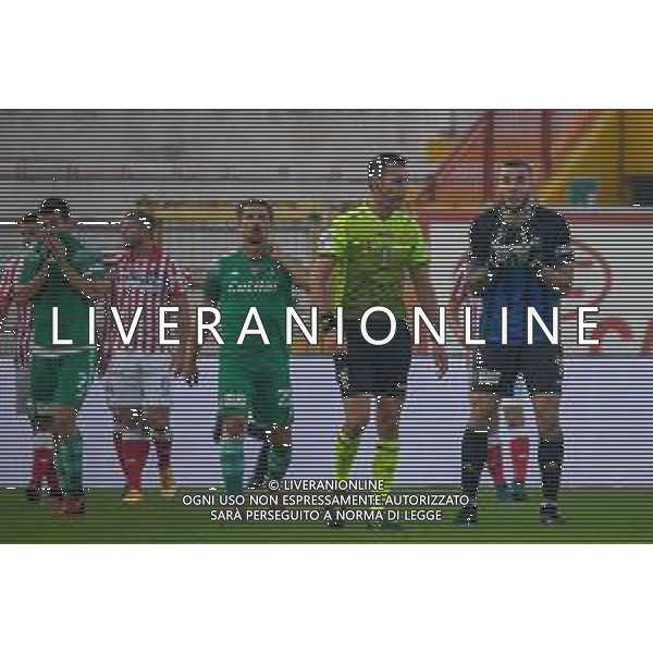 Vicenza vs Pisa - Campionato di Calcio Serie BKT 2020/2021, 31 ottobre 2020 Stadio Comunale “Romeo Menti”, Vicenza, Italia Nella foto: Simone Perilli (Pisa) protesta con l\'arbitro Lorenzo Maggioni @LM/Fabio Fagiolini AG ALDO LIVERANI SAS