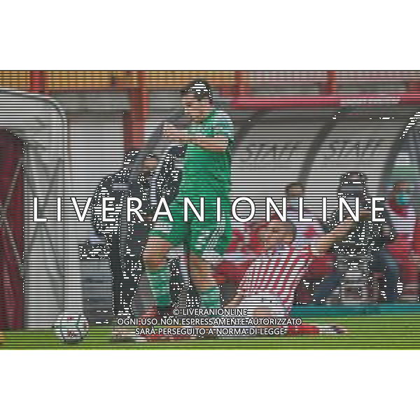 Vicenza vs Pisa - Campionato di Calcio Serie BKT 2020/2021, 31 ottobre 2020 Stadio Comunale “Romeo Menti”, Vicenza, Italia Nella foto: Nicola Dalmonte (L.R.Vicenza) in tackle to Samuele Birindelli (Pisa) @LM/Fabio Fagiolini AG ALDO LIVERANI SAS